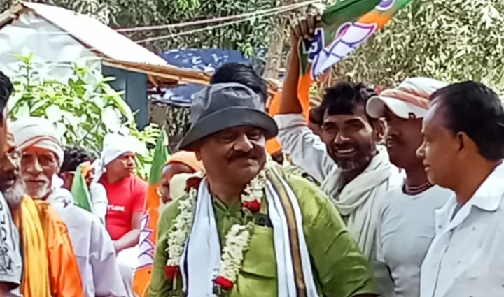 উন্নয়ন ও কর্মসংস্থানের দাবিতে সোচ্চার গড়বেতা: পরিবর্তনের ডাক দিয়ে জনসংযোগে প্রার্থী প্রদীপ লোধা