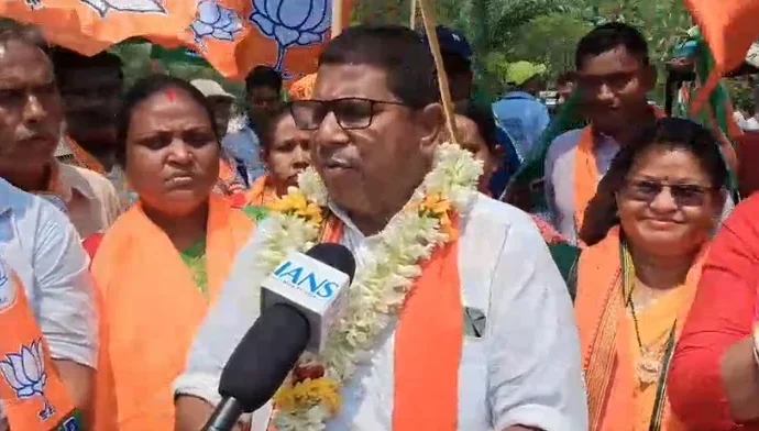 খড়্গপুর গ্রামীণে বিজেপির মেগা প্রচার: মন্দিরে পুজো দিয়ে ৭ কিলোমিটার পদযাত্রা তপন ভুঁইঞার