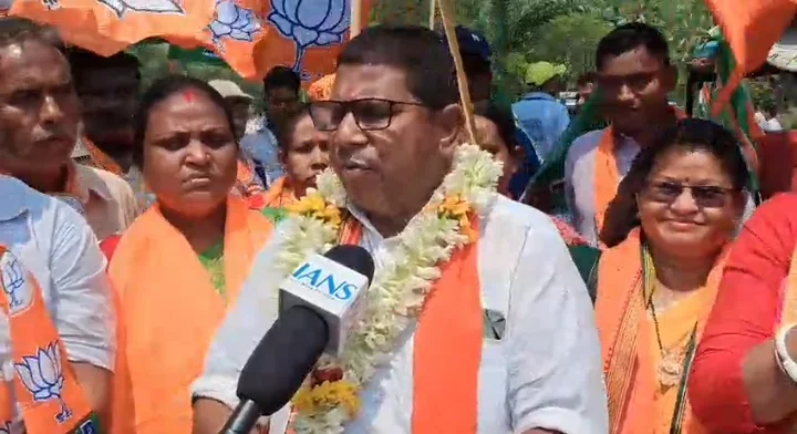 খড়্গপুর গ্রামীণে বিজেপির মেগা প্রচার: মন্দিরে পুজো দিয়ে ৭ কিলোমিটার পদযাত্রা তপন ভুঁইঞার
