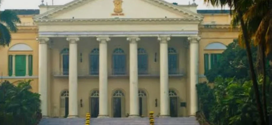 ভোট ও পরবর্তী হিংসা রুখতে রাজভবনের বিশেষ হেল্পলাইন, ১০ মে পর্যন্ত ২৪x৭ পরিষেবা চালু