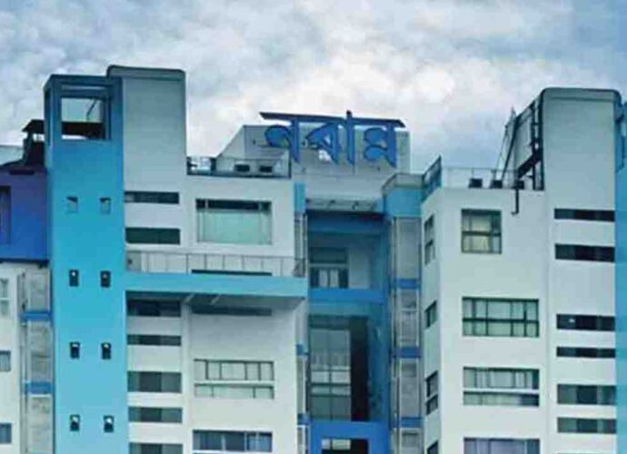 রাজ্য প্রশাসনে বড়সড় রদবদল: একযোগে ২৪৩ জন আধিকারিককে অব্যাহতি দিল নবান্ন