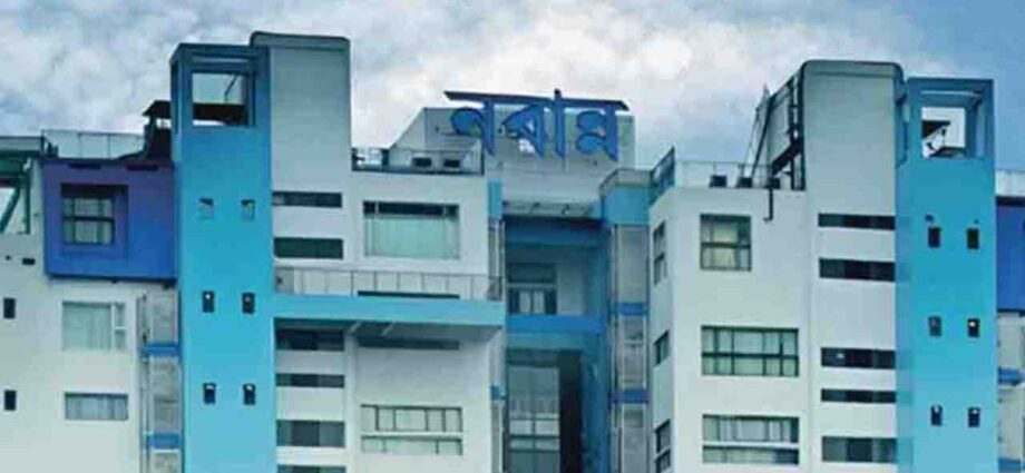 রাজ্য প্রশাসনে বড়সড় রদবদল: একযোগে ২৪৩ জন আধিকারিককে অব্যাহতি দিল নবান্ন রাজ্য প্রশাসনে বড়সড় রদবদল: একযোগে ২৪৩ জন আধিকারিককে অব্যাহতি দিল নবান্ন