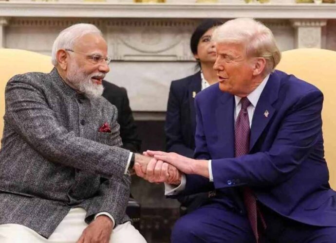 ফের বৈঠকে বসছে ভারত-আমেরিকা! সোমবার থেকে শুরু হবে বাণিজ্য চুক্তির ‘বাকি এক শতাংশ কাজ’ নিয়ে আলোচনা ফের বৈঠকে বসছে ভারত-আমেরিকা! সোমবার থেকে শুরু হবে বাণিজ্য চুক্তির ‘বাকি এক শতাংশ কাজ’ নিয়ে আলোচনা