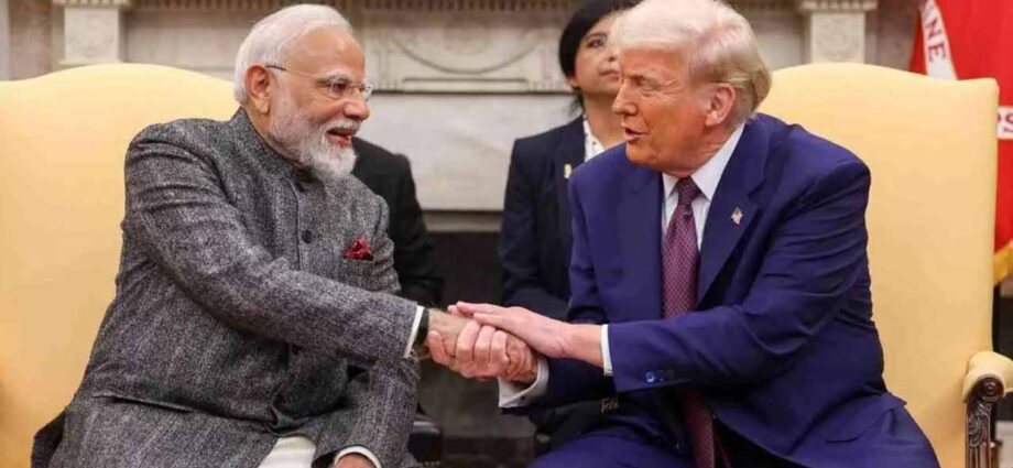 ফের বৈঠকে বসছে ভারত-আমেরিকা! সোমবার থেকে শুরু হবে বাণিজ্য চুক্তির ‘বাকি এক শতাংশ কাজ’ নিয়ে আলোচনা ফের বৈঠকে বসছে ভারত-আমেরিকা! সোমবার থেকে শুরু হবে বাণিজ্য চুক্তির ‘বাকি এক শতাংশ কাজ’ নিয়ে আলোচনা