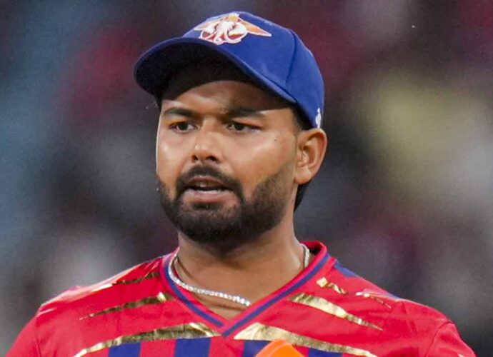 লখনউ সুপার জায়ান্টসের নেতৃত্ব হারাতে পারেন ঋষভ পন্থ, দল খোলনলচে বদলানোর ইঙ্গিত টম মুডির লখনউ সুপার জায়ান্টসের নেতৃত্ব হারাতে পারেন ঋষভ পন্থ, দল খোলনলচে বদলানোর ইঙ্গিত টম মুডির