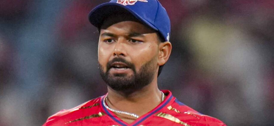 লখনউ সুপার জায়ান্টসের নেতৃত্ব হারাতে পারেন ঋষভ পন্থ, দল খোলনলচে বদলানোর ইঙ্গিত টম মুডির লখনউ সুপার জায়ান্টসের নেতৃত্ব হারাতে পারেন ঋষভ পন্থ, দল খোলনলচে বদলানোর ইঙ্গিত টম মুডির