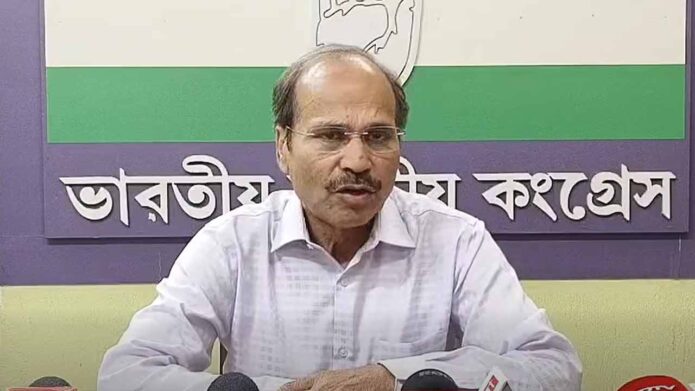 তৃণমূলের ‘জোট’ বার্তায় অধীরের তীব্র কটাক্ষ: ‘অস্তিত্ব বাঁচাতে রাহুল গান্ধীর কাছে হাতজোড় করতে হবে দিদিকে’