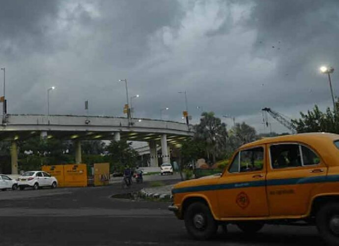 রবিবারও রাজ্য জুড়ে কালবৈশাখীর দাপট, সোমবার থেকে দক্ষিণবঙ্গে বাড়বে গরম
