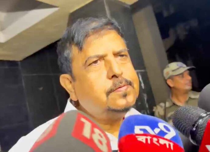 পুরনিয়োগ দুর্নীতি মামলা: প্রায় ৯ ঘণ্টা জেরার পর ইডি দফতর থেকে বেরোলেন সুজিত বসু