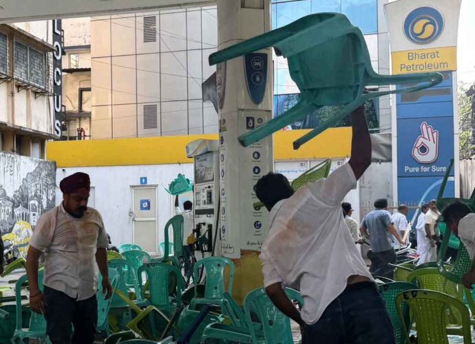 বাংলা বিধানসভা নির্বাচন ২০২৬: প্রাথমিক ট্রেন্ডে চাপে শাসকদল, একাধিক হেভিওয়েট মন্ত্রী ও তারকা প্রার্থী পিছিয়ে