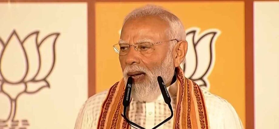 ‘গঙ্গোত্রী থেকে গঙ্গাসাগর, সর্বত্র ফুটেছে পদ্ম’: বাংলায় ঐতিহাসিক জয়ের পর দিল্লির মঞ্চে হুঙ্কার মোদীর