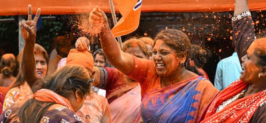 ভবানীপুরে ঐতিহাসিক পটপরিবর্তন: ১৫,১০৫ ভোটে মমতাকে হারিয়ে জয়ী শুভেন্দু, বিশৃঙ্খলা ও অভিযোগে বিদ্ধ গণনা