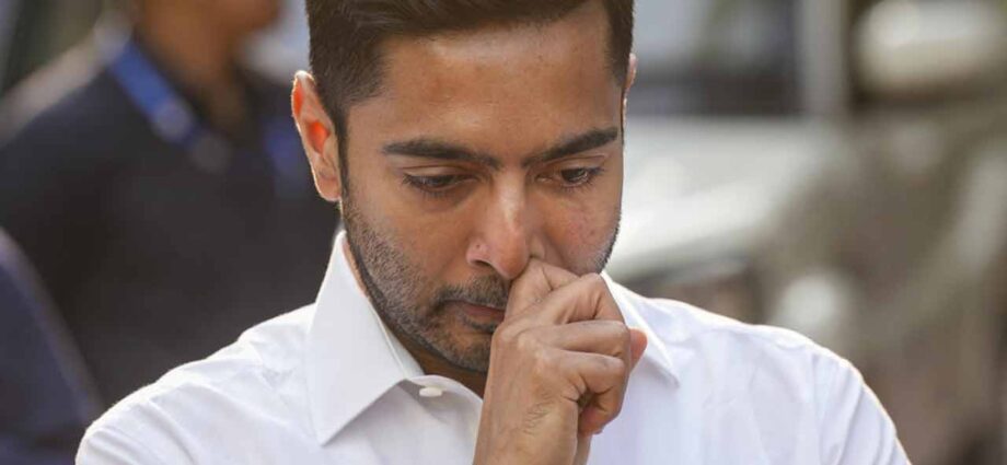 নিরাপত্তার কাটছাঁট: অভিষেক বন্দ্যোপাধ্যায়ের ‘জেড প্লাস’ কবচ ও পাইলট কার প্রত্যাহার করল রাজ্য সরকার