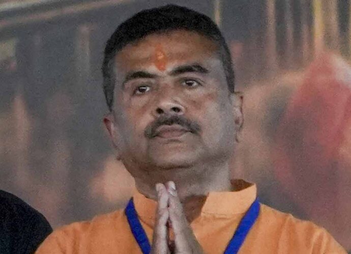 নবান্নে প্রথম কর্মদিবস: ‘নবনির্মাণ’-এর লক্ষ্য নিয়ে প্রশাসনিক তৎপরতায় মুখ্যমন্ত্রী শুভেন্দু অধিকারী