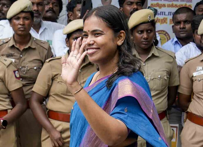 টিভিকে প্রধান বিজয়ের মন্ত্রিসভায় কনিষ্ঠতম সদস্য কীর্তন: ভোটকুশলী থেকে শিবকাশীর বিধায়ক হওয়ার জয়যাত্রা