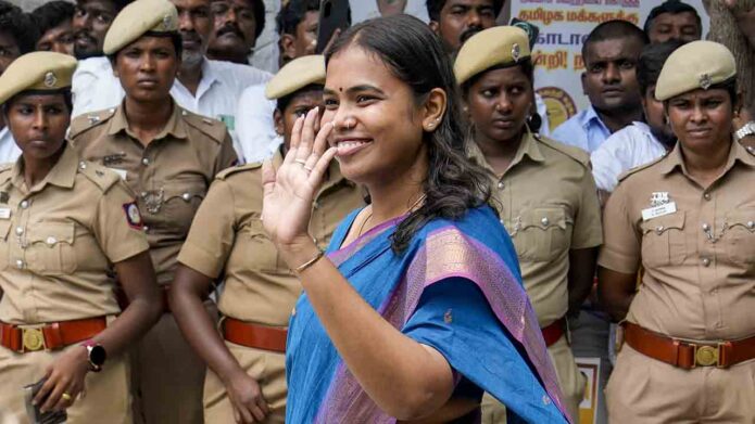 টিভিকে প্রধান বিজয়ের মন্ত্রিসভায় কনিষ্ঠতম সদস্য কীর্তন: ভোটকুশলী থেকে শিবকাশীর বিধায়ক হওয়ার জয়যাত্রা
