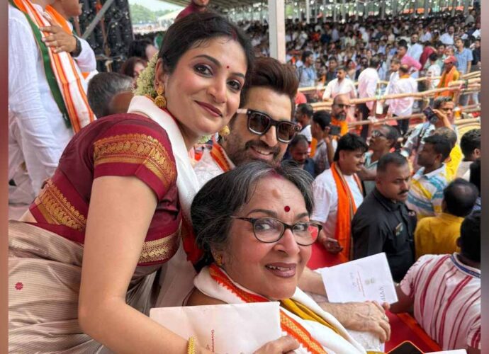 টলিউডে রাজনীতির রং: শুভেন্দুর শপথে ব্রাত্য থাকার যন্ত্রনা উগরে দিলেন অভিনেত্রী সৌমিলি বিশ্বাস