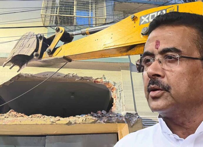 কলকাতায় ‘বুলডোজ়ার নীতি’: তপসিয়ার অগ্নিকাণ্ডের পর অবৈধ নির্মাণে ‘জ়িরো টলারেন্স’ ঘোষণা মুখ্যমন্ত্রী শুভেন্দুর