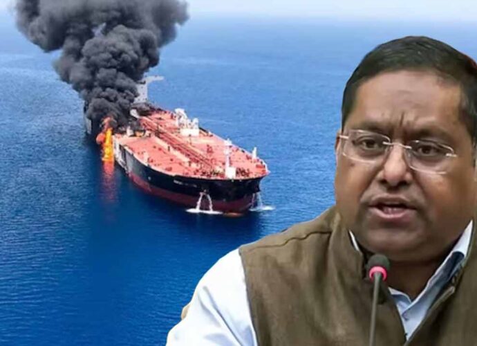 ওমান উপকূলে হামলার শিকার ভারতীয় জাহাজ, তীব্র নিন্দা জানাল বিদেশ মন্ত্রক