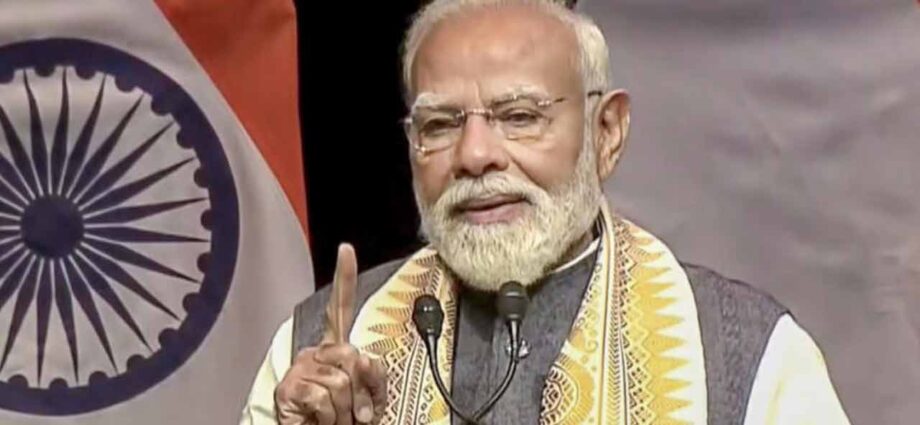 বিদেশের মাটিতেও মোদীর মুখে ‘ঝালমুড়ি’র গল্প, নেদারল্যান্ডসে প্রবাসী ভারতীয়দের উদ্দেশে খোঁচা প্রধানমন্ত্রীর বিদেশের মাটিতেও মোদীর মুখে ‘ঝালমুড়ি’র গল্প, নেদারল্যান্ডসে প্রবাসী ভারতীয়দের উদ্দেশে খোঁচা প্রধানমন্ত্রীর