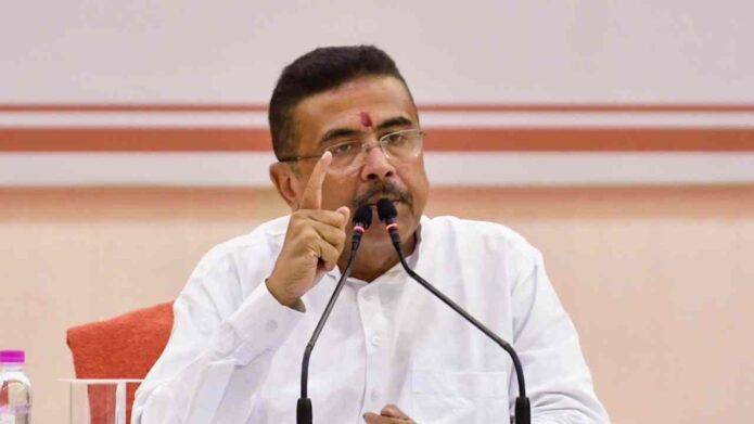 ডিএ ও বেতন কমিশন নিয়ে আজই বড় সিদ্ধান্তের সম্ভাবনা, নবান্নে দ্বিতীয় মন্ত্রিসভার বৈঠকে নজর রাজ্য সরকারি কর্মীদের ডিএ ও বেতন কমিশন নিয়ে আজই বড় সিদ্ধান্তের সম্ভাবনা, নবান্নে দ্বিতীয় মন্ত্রিসভার বৈঠকে নজর রাজ্য সরকারি কর্মীদের