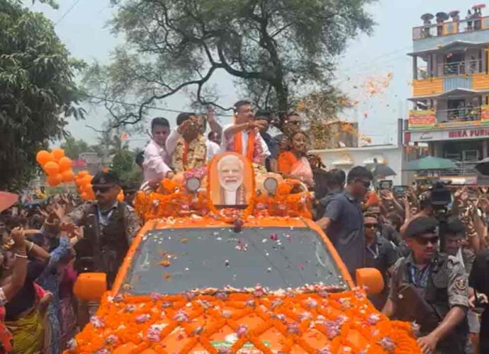 ফলতায় পুনর্নির্বাচনের শেষ লগ্নে প্রচারে মুখ্যমন্ত্রী শুভেন্দু: শিবমন্দিরে পুজো দিয়ে শুরু বর্ণাঢ্য রোড শো, মধ্যাহ্নভোজ নিহত বিজেপি কর্মীর ঘরে