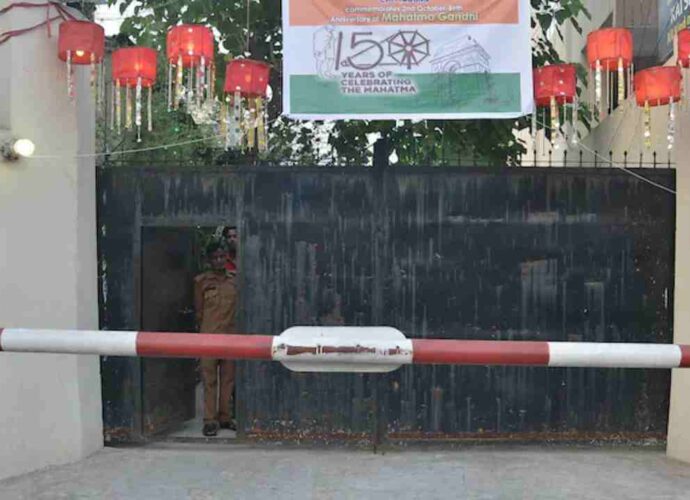 চট্টগ্রামে ভারতীয় উপ হাই কমিশনের ভেতর প্রোটোকল অফিসারের রহস্যমৃত্যু, মেঝে থেকে উদ্ধার মৃতদেহ