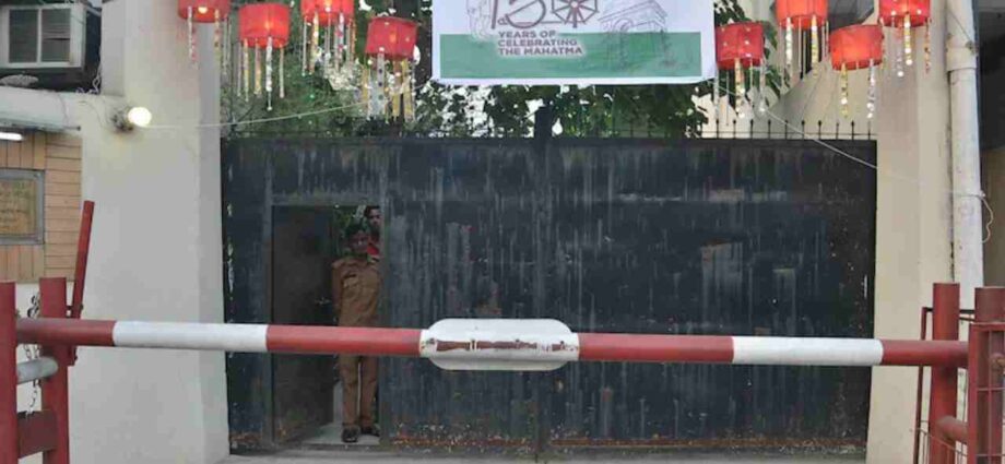 চট্টগ্রামে ভারতীয় উপ হাই কমিশনের ভেতর প্রোটোকল অফিসারের রহস্যমৃত্যু, মেঝে থেকে উদ্ধার মৃতদেহ