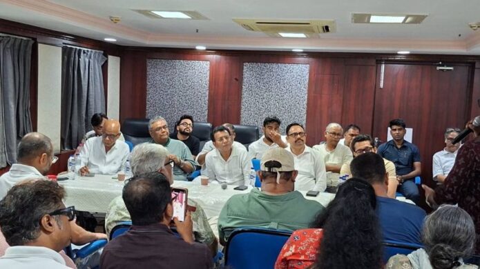 টলিউড নিয়ে মুখ্যমন্ত্রীর কড়া বার্তা: রুদ্রনীল ঘোষ টলিউড নিয়ে মুখ্যমন্ত্রীর কড়া বার্তা: রুদ্রনীল ঘোষ
