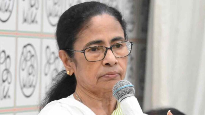 পুরসভায় ‘তালা-বিতর্ক’: কাউন্সিলরদের পদত্যাগ না করার নির্দেশ মমতার, আন্দোলনের রূপরেখা তৈরিতে তৃণমূল পুরসভায় ‘তালা-বিতর্ক’: কাউন্সিলরদের পদত্যাগ না করার নির্দেশ মমতার, আন্দোলনের রূপরেখা তৈরিতে তৃণমূল