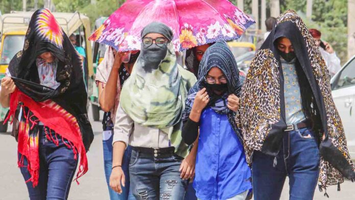 তাপপ্রবাহে তেলঙ্গানার সাত জেলায় মৃত্যু ১৬ জনের! রাজ্যের ১৬ জেলায় ৪৬ ডিগ্রি ছাড়াল তাপমাত্রা, সতর্কতা জারি তাপপ্রবাহে তেলঙ্গানার সাত জেলায় মৃত্যু ১৬ জনের! রাজ্যের ১৬ জেলায় ৪৬ ডিগ্রি ছাড়াল তাপমাত্রা, সতর্কতা জারি