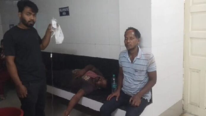 দিনহাটায় বিজেপি কর্মীদের লক্ষ্য করে সকেট বোমা হামলার অভিযোগ তৃণমূলের বিরুদ্ধে, আহত ১ দিনহাটায় বিজেপি কর্মীদের লক্ষ্য করে সকেট বোমা হামলার অভিযোগ তৃণমূলের বিরুদ্ধে, আহত ১