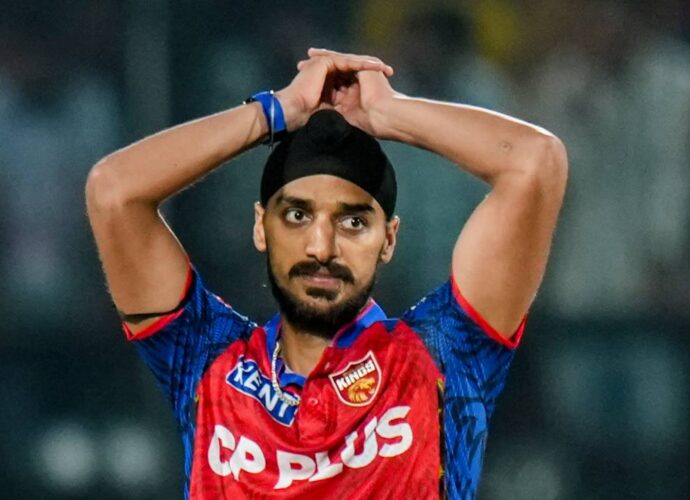 বিসিসিআই-এর কড়া হুঁশিয়ারি: সোশ্যাল মিডিয়া থেকে ২০০-র বেশি বিতর্কিত পোস্ট মুছলেন অর্শদীপ সিংহ