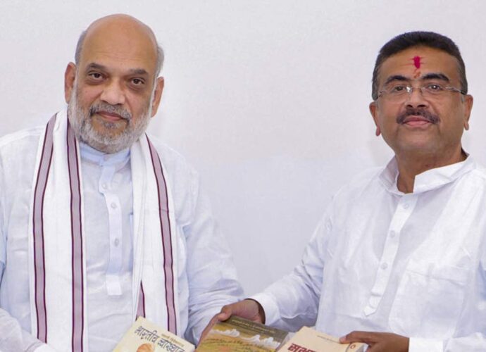 ‘মমতার জমানায় অনুপ্রবেশ হত প্রতিদিন’! বিএসএফ-কে দ্রুত জমি দেওয়ায় শুভেন্দুর প্রশংসায় পঞ্চমুখ অমিত শাহ