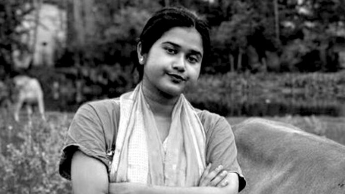 ২৪ ঘণ্টা আগেও পোষ্যের সঙ্গে আদুরে ভিডিয়ো পোস্ট, মগরায় আকস্মিক মৃত্যু নেটপ্রভাবী সায়নী চক্রবর্তীর