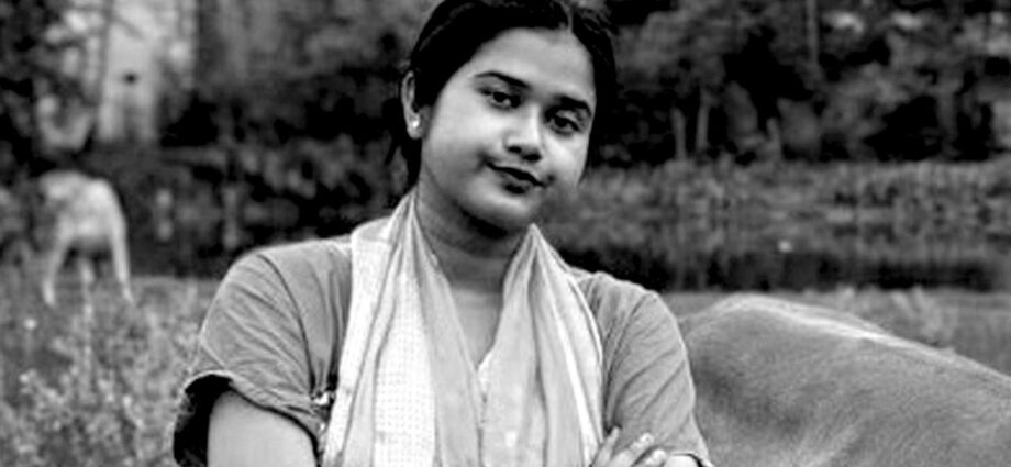 ২৪ ঘণ্টা আগেও পোষ্যের সঙ্গে আদুরে ভিডিয়ো পোস্ট, মগরায় আকস্মিক মৃত্যু নেটপ্রভাবী সায়নী চক্রবর্তীর