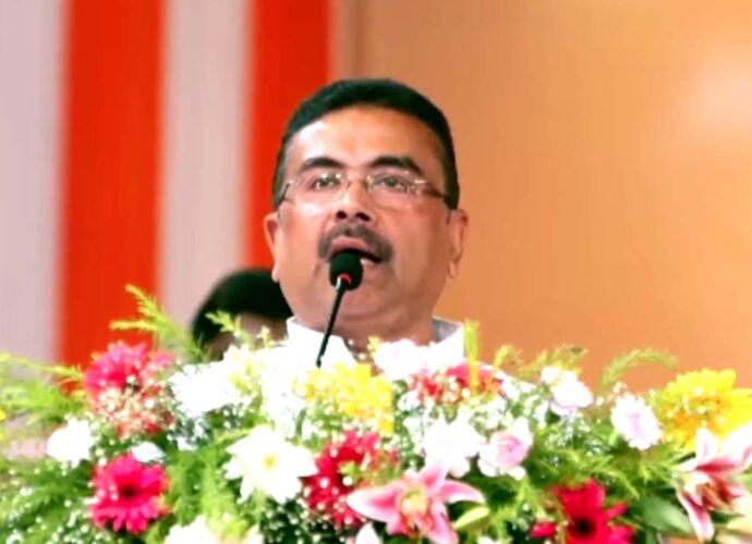 হাসপাতালে ডাক্তারবাবু আছেন? আছে রেফার-রোগ? দালালচক্র? ‘চোখ’ বসাচ্ছে স্বাস্থ্যভবন! চালু হচ্ছে লাইভ মনিটরিং: শুভেন্দু
