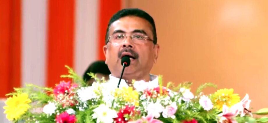 হাসপাতালে ডাক্তারবাবু আছেন? আছে রেফার-রোগ? দালালচক্র? ‘চোখ’ বসাচ্ছে স্বাস্থ্যভবন! চালু হচ্ছে লাইভ মনিটরিং: শুভেন্দু