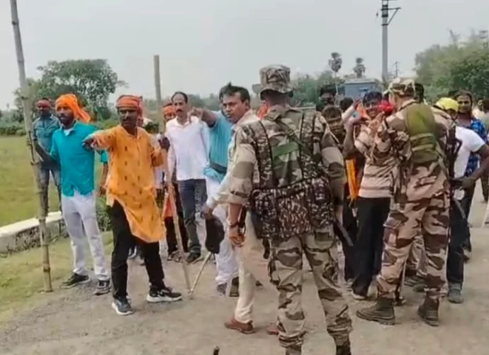 প্রচার ঘিরে রণক্ষেত্র গোঘাট: তৃণমূল-বিজেপি সংঘর্ষে আহত সাংসদ মিতালী বাগ, গ্রেফতার ৪