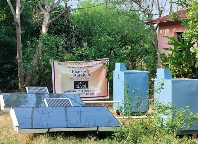 শান্তিনিকেতনের দমদমা গ্রামে স্বনির্ভরতার নতুন দিগন্ত: সৌরশক্তিতে ভাগ্যবদল আদিবাসী মহিলাদের