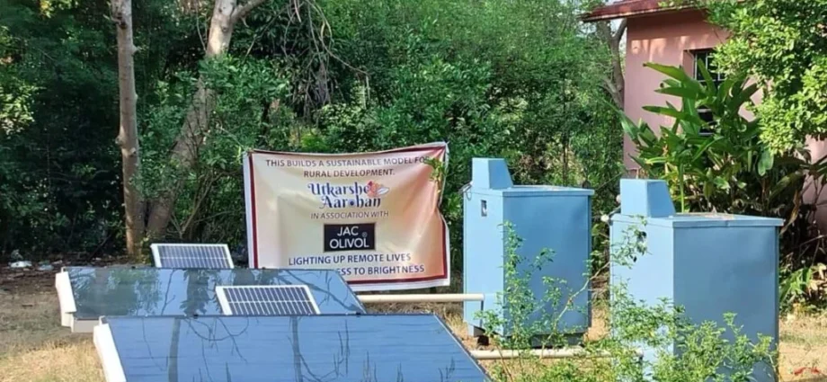 শান্তিনিকেতনের দমদমা গ্রামে স্বনির্ভরতার নতুন দিগন্ত: সৌরশক্তিতে ভাগ্যবদল আদিবাসী মহিলাদের