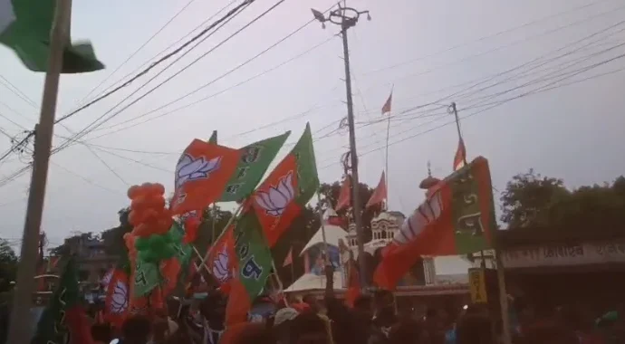 ইতিহাস গড়লেন ভূমিপুত্র প্রদীপ লোধা, মেগা বিজয় মিছিলে ‘স্বাধীনতার স্বাদ’ পেল গড়বেতা