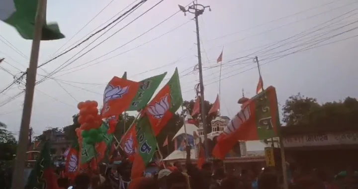 ইতিহাস গড়লেন ভূমিপুত্র প্রদীপ লোধা, মেগা বিজয় মিছিলে ‘স্বাধীনতার স্বাদ’ পেল গড়বেতা ইতিহাস গড়লেন ভূমিপুত্র প্রদীপ লোধা, মেগা বিজয় মিছিলে ‘স্বাধীনতার স্বাদ’ পেল গড়বেতা