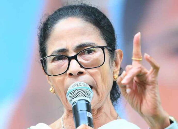 ২১ জুলাইয়ের সমাবেশের ডাক মমতার, দলবদলু ও বিদ্রোহীদের ‘না ঘর কা না ঘাট কা’ হওয়ার হুঁশিয়ারি