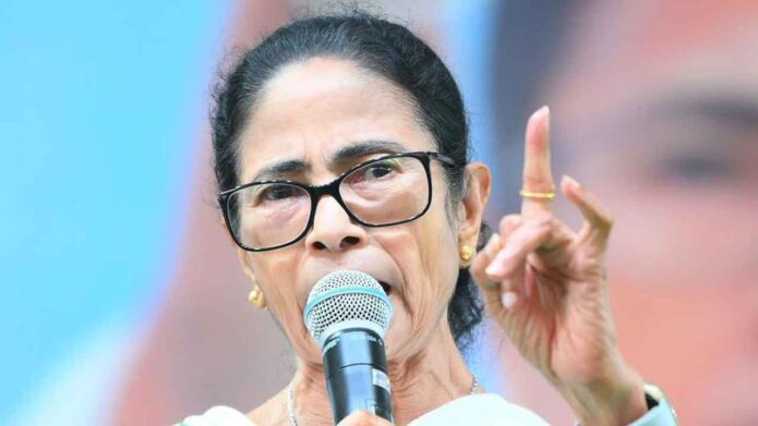 ২১ জুলাইয়ের সমাবেশের ডাক মমতার, দলবদলু ও বিদ্রোহীদের ‘না ঘর কা না ঘাট কা’ হওয়ার হুঁশিয়ারি