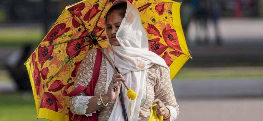সময়ে এলেও অধরা বর্ষা: কলকাতা-সহ রাজ্যের ১০ জেলায় বৃষ্টির বিপুল ঘাটতি, নেপথ্যে পশ্চিমা বায়ু ও ‘এল নিনো’ সময়ে এলেও অধরা বর্ষা: কলকাতা-সহ রাজ্যের ১০ জেলায় বৃষ্টির বিপুল ঘাটতি, নেপথ্যে পশ্চিমা বায়ু ও ‘এল নিনো’