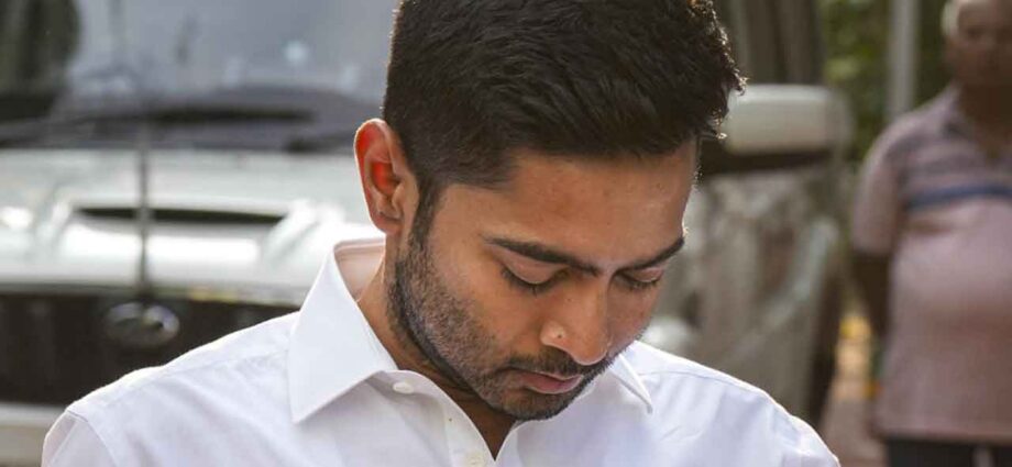 ডিজে মন্তব্য মামলা: অভিষেক বন্দ্যোপাধ্যায়ের কণ্ঠস্বরের নমুনা সংগ্রহের অনুমতি পেল সিআইডি ডিজে মন্তব্য মামলা: অভিষেক বন্দ্যোপাধ্যায়ের কণ্ঠস্বরের নমুনা সংগ্রহের অনুমতি পেল সিআইডি