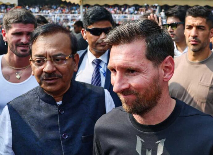 প্রাক্তন ক্রীড়ামন্ত্রী অরূপের বিরুদ্ধে ১০০ কোটি টাকার আর্থিক ক্ষতিপূরণ, মানহানির মামলা দায়ের করছেন শতদ্রু প্রাক্তন ক্রীড়ামন্ত্রী অরূপের বিরুদ্ধে ১০০ কোটি টাকার আর্থিক ক্ষতিপূরণ, মানহানির মামলা দায়ের করছেন শতদ্রু