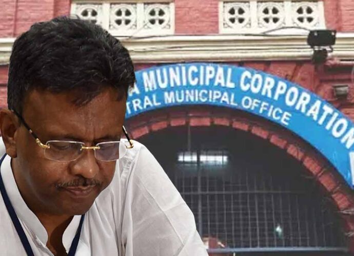 ভেঙে দেওয়া হল কলকাতার পুরবোর্ড! প্রশাসক বসাল রাজ্য, ফিরহাদের উত্তরসূরি বাছতেই পারল না তৃণমূল