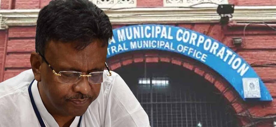 ভেঙে দেওয়া হল কলকাতার পুরবোর্ড! প্রশাসক বসাল রাজ্য, ফিরহাদের উত্তরসূরি বাছতেই পারল না তৃণমূল ভেঙে দেওয়া হল কলকাতার পুরবোর্ড! প্রশাসক বসাল রাজ্য, ফিরহাদের উত্তরসূরি বাছতেই পারল না তৃণমূল